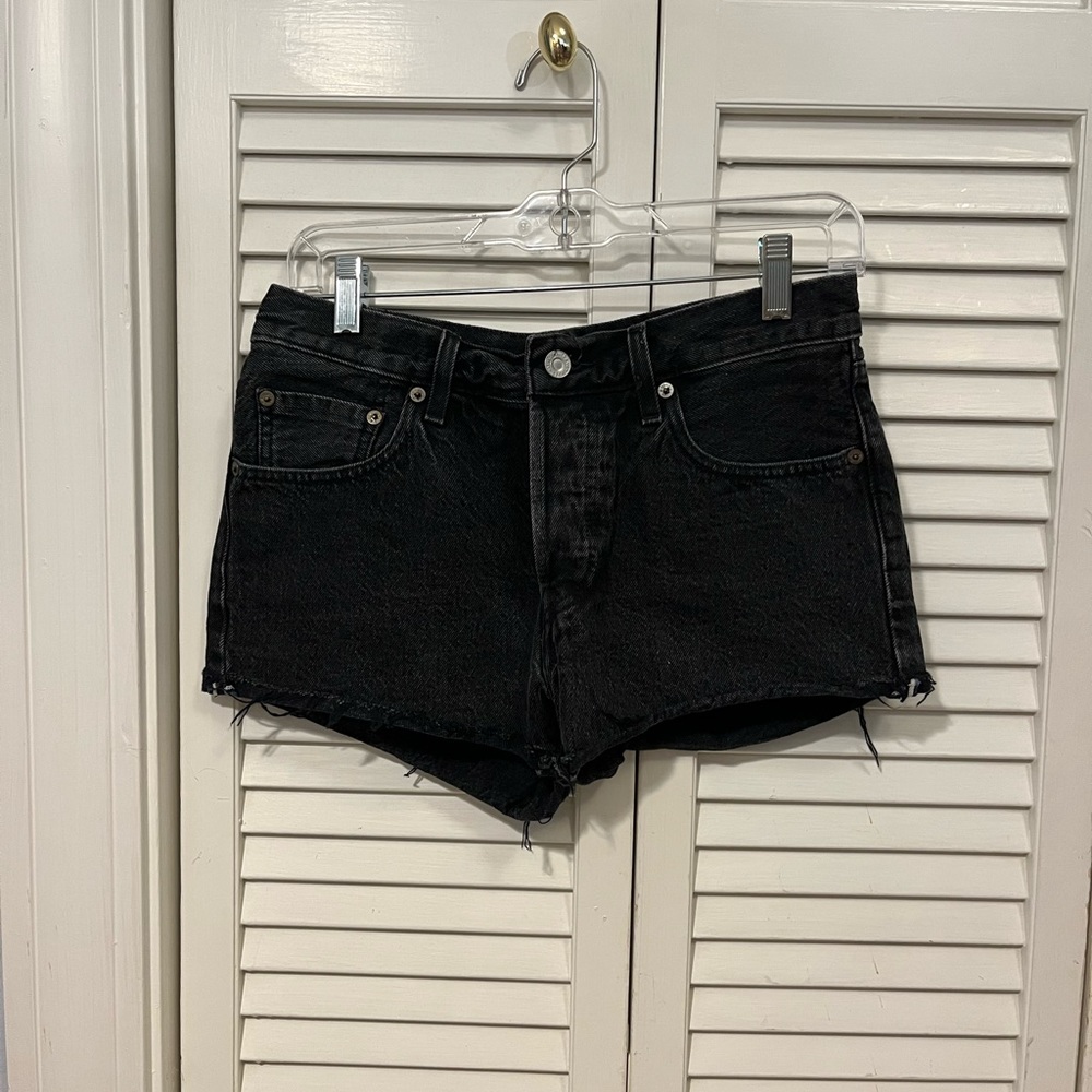 Black Levi’s Denim Shorts